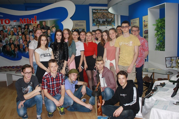 Ekskursiya_oruzhiye_studentu